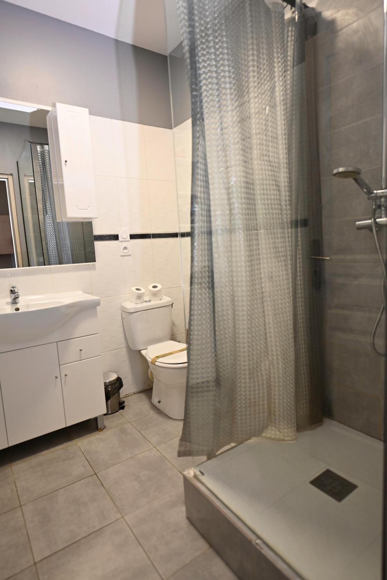 Air D'antan: Charming 3-star In Center Apartment Beziers