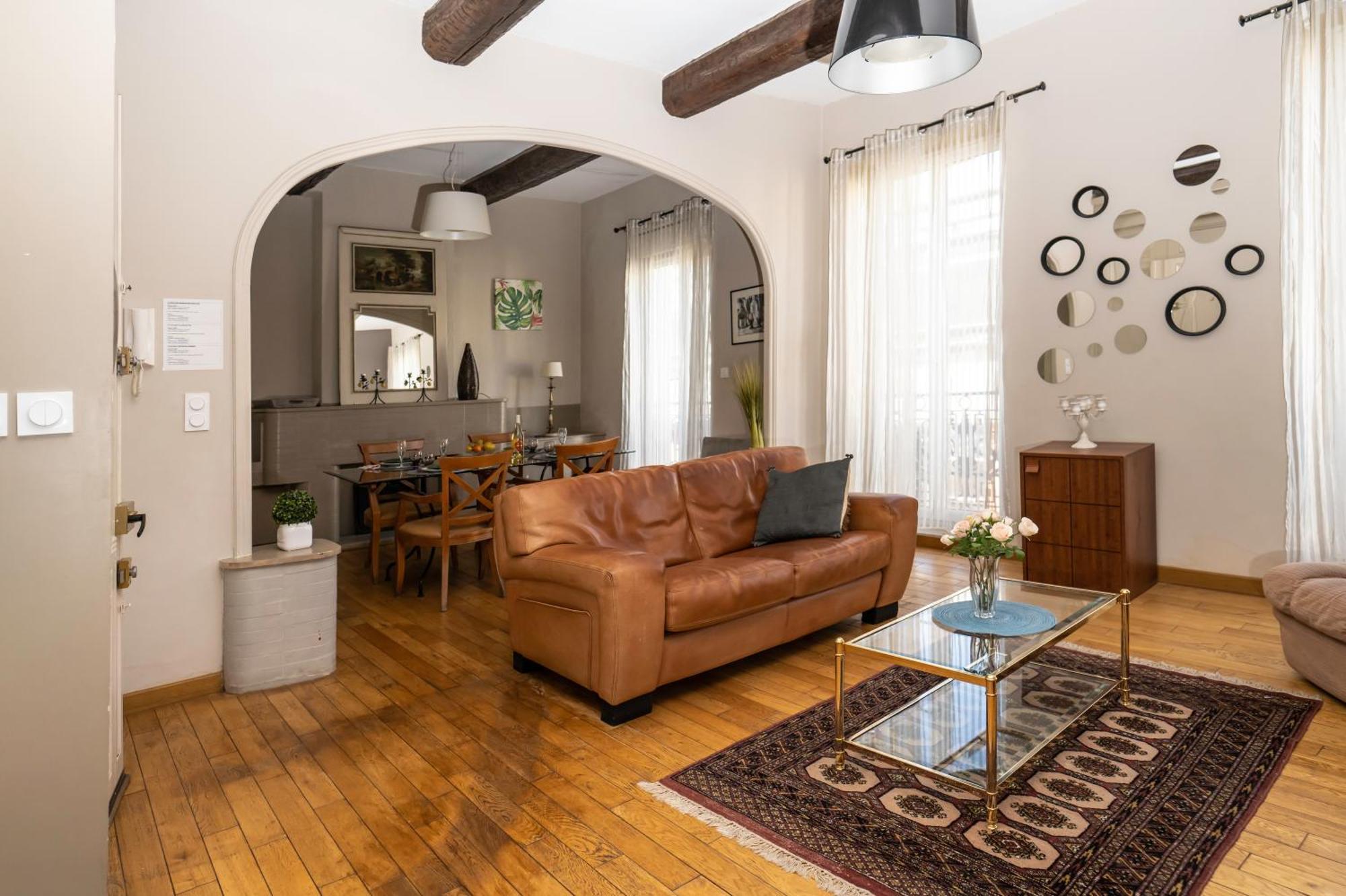 Air D'antan: Charming 3-star In Center Apartment Beziers