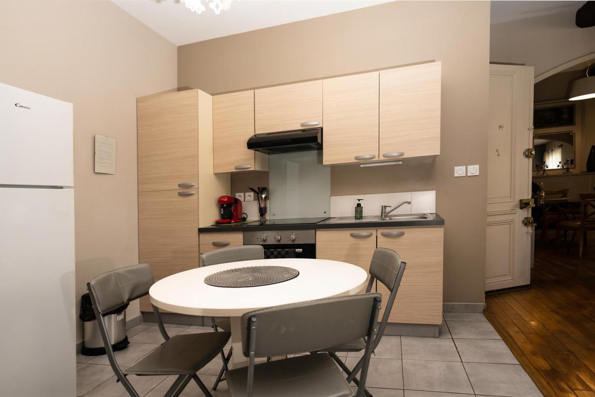 Air D'antan: Charming 3-star In Center Apartment